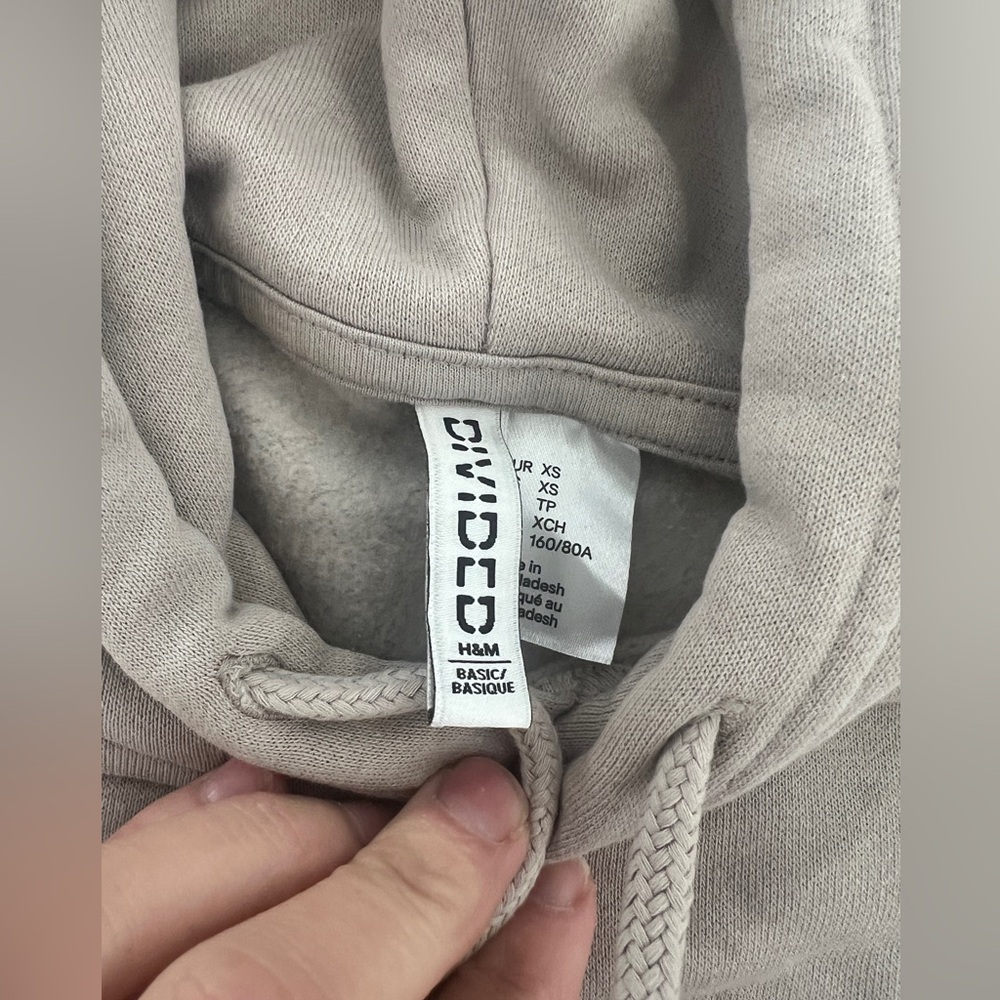 H&M Sweatshirt - Picture 2 of 2